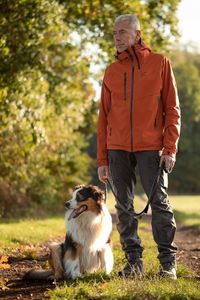 fotograf-celle-hunde-tiere-portrait-hund-waldweg-sonnenaufgang-herbst-15